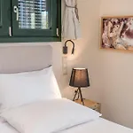 Menda Vila *